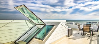 🌴Serenity By The Sea: Walk to Beach | Rooftop Deck | Private Elevator🌴