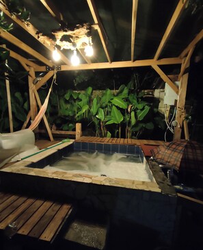 Outdoor spa tub