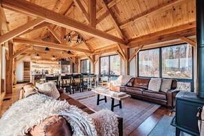 Smart TV, fireplace, table tennis, streaming services - Mtn View, Sleeps 20, Hot Tub, Firepit, Wood Stove, Theater, Workspace, Bar, Gym (Bethel)