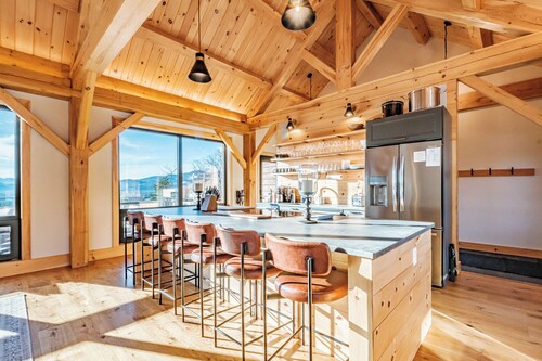 Mtn View, Sleeps 20, Hot Tub, Firepit, Wood Stove, Theater, Workspace, Bar, Gym