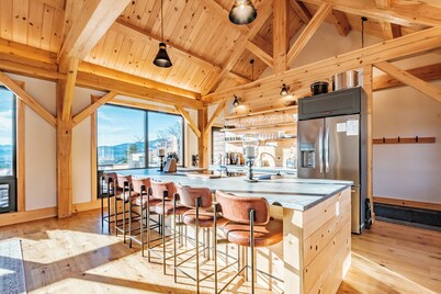 Mtn View, Sleeps 20, Hot Tub, Firepit, Wood Stove, Theater, Workspace, Bar, Gym