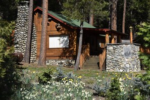 Exterior - (52) Tuolumne Meadow (1 Bedroom Only) at The Redwoods In Yosemite (Yosemite National Park)