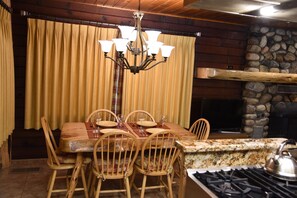 Dining - (52) Tuolumne Meadow (1 Bedroom Only) at The Redwoods In Yosemite (Yosemite National Park)