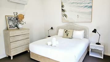 4 bedrooms, iron/ironing board, WiFi (free), bed sheets