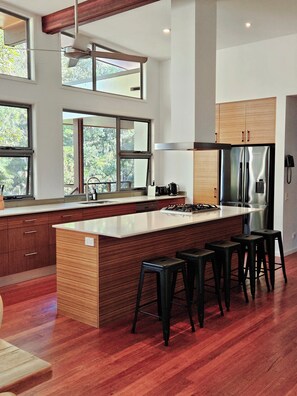 Fridge, microwave, oven, stovetop - The Haven is ! as the name suggests A HAVEN FOR THE SOUL! (Noosa North Shore)