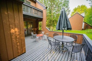 Outdoor dining - Modern Townhome at Stonybrook - Tennis, Pools (Stowe)