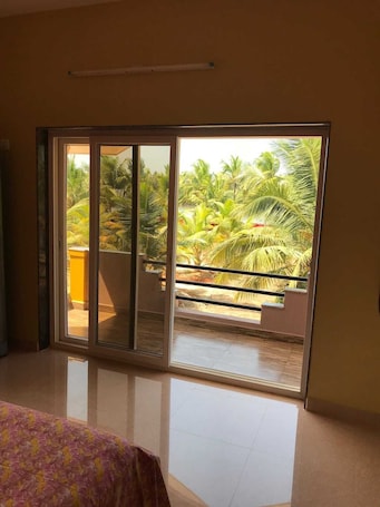 3 bedrooms, iron/ironing board, free WiFi, wheelchair access. Guest House with 3 bed & 2 bathrooms, on the banks of River Nandini and Beaches