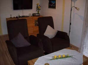 TV, DVD player, aparelho de som