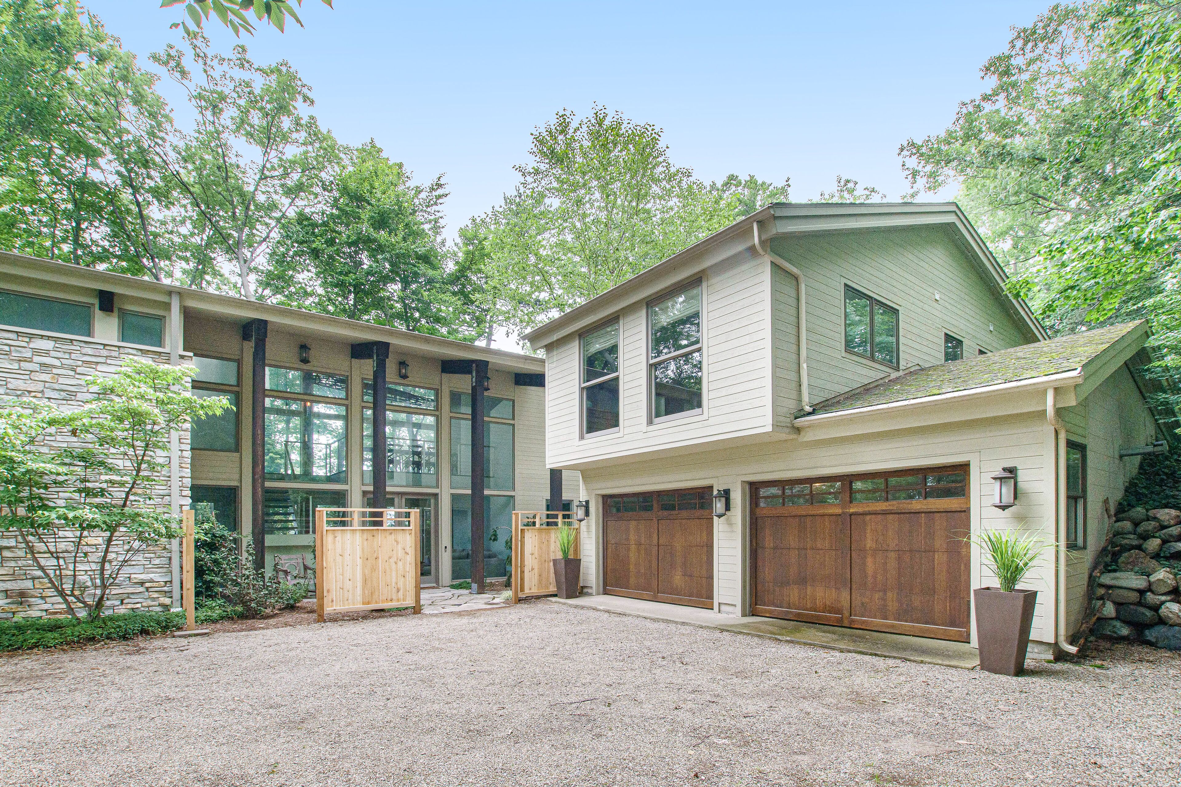 Well-Designed Lakefront Home with Ping-Pong and Free WiFi