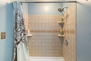 Hair dryer, towels - Charlotte Charmer - 3 Bdrm. (Rochester)