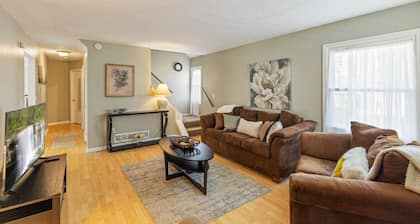 Charlotte Charmer - 3 Bdrm.