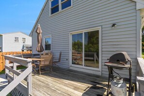 屋外ダイニングエリア