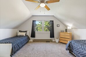 3 bedrooms, desk, iron/ironing board, travel crib