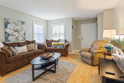 Charlotte Charmer - 3 Bdrm.