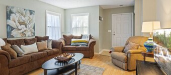 Charlotte Charmer - 3 Bdrm.