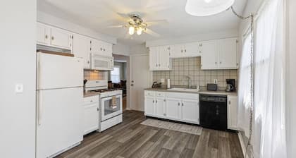 Charlotte Charmer - 3 Bdrm.