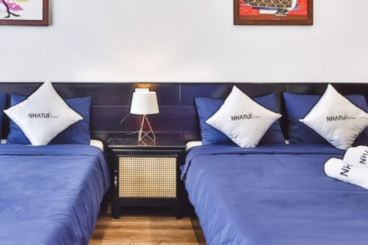 Traditional Apartment, 2 Queen Beds, Kitchen | 2 bedrooms, individually decorated, desk, laptop workspace