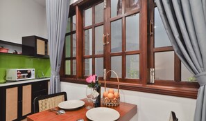 基础公寓 | 私人厨房 | 微波炉、炉灶、电热水壶、厨具/餐具