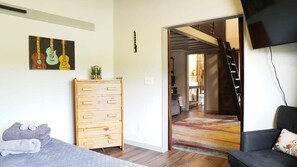 2 bedrooms, WiFi, bed sheets - Rivers Edge Lofts - Unit 10 (Niles)