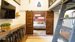 2 عدّة غرف نوم وواي فاي وملاءات أسرّة