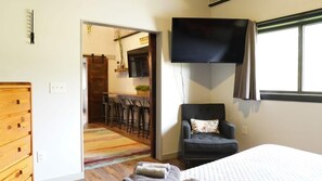 2 bedrooms, WiFi, bed sheets - Rivers Edge Lofts - Unit 10 (Niles)