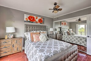 4 bedrooms, iron/ironing board, internet, bed sheets
