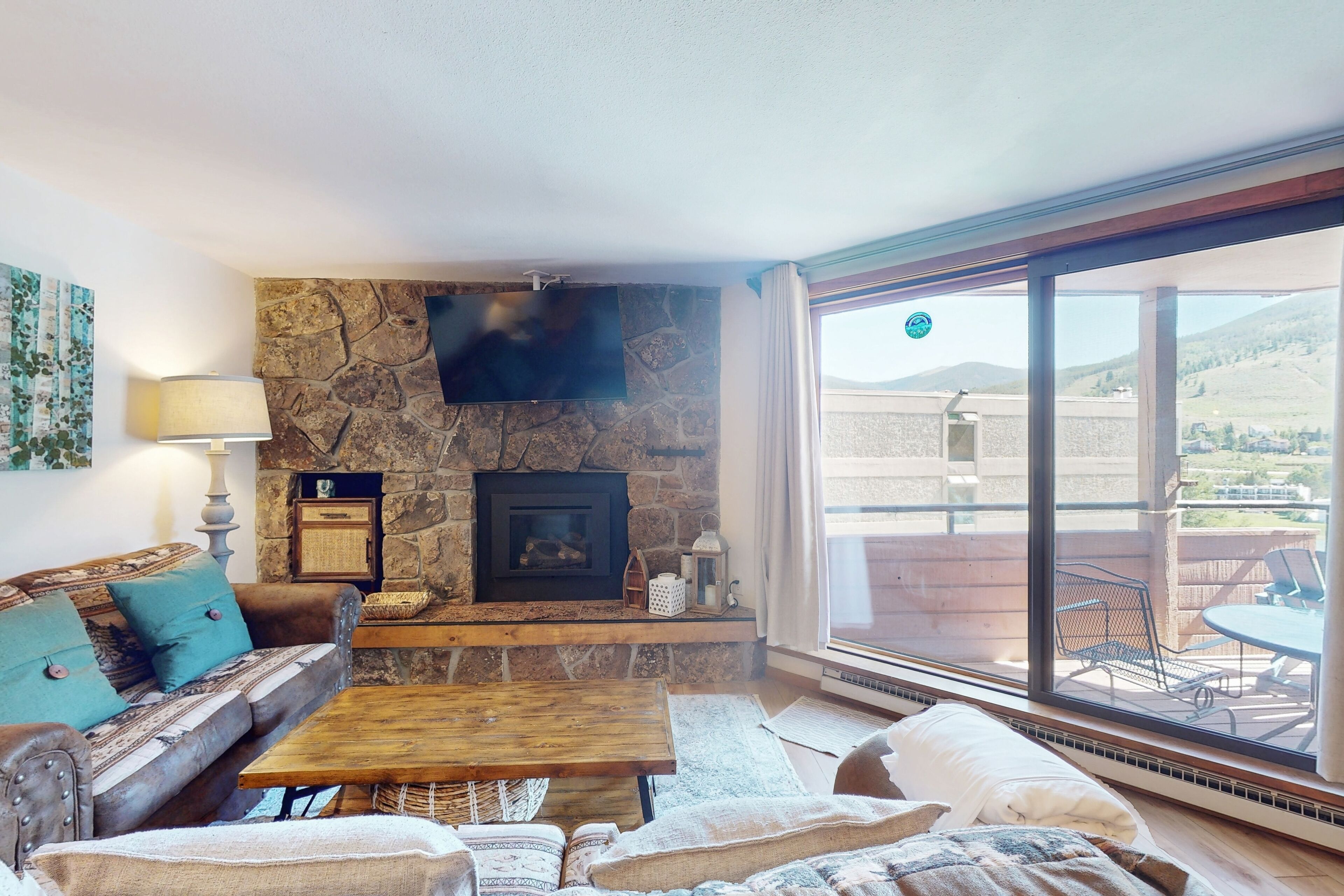 TV, fireplace, stereo