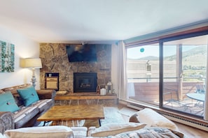 TV, fireplace, stereo