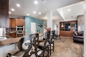 Refrigerador, microondas, lavavajillas, cafetera/tetera