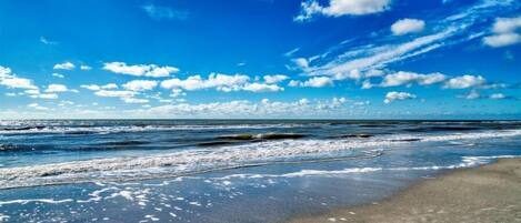 Plage, chaises longues