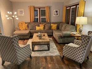 Smart TV, fireplace, stereo