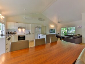 Refrigerador, microondas, horno y lavavajillas 