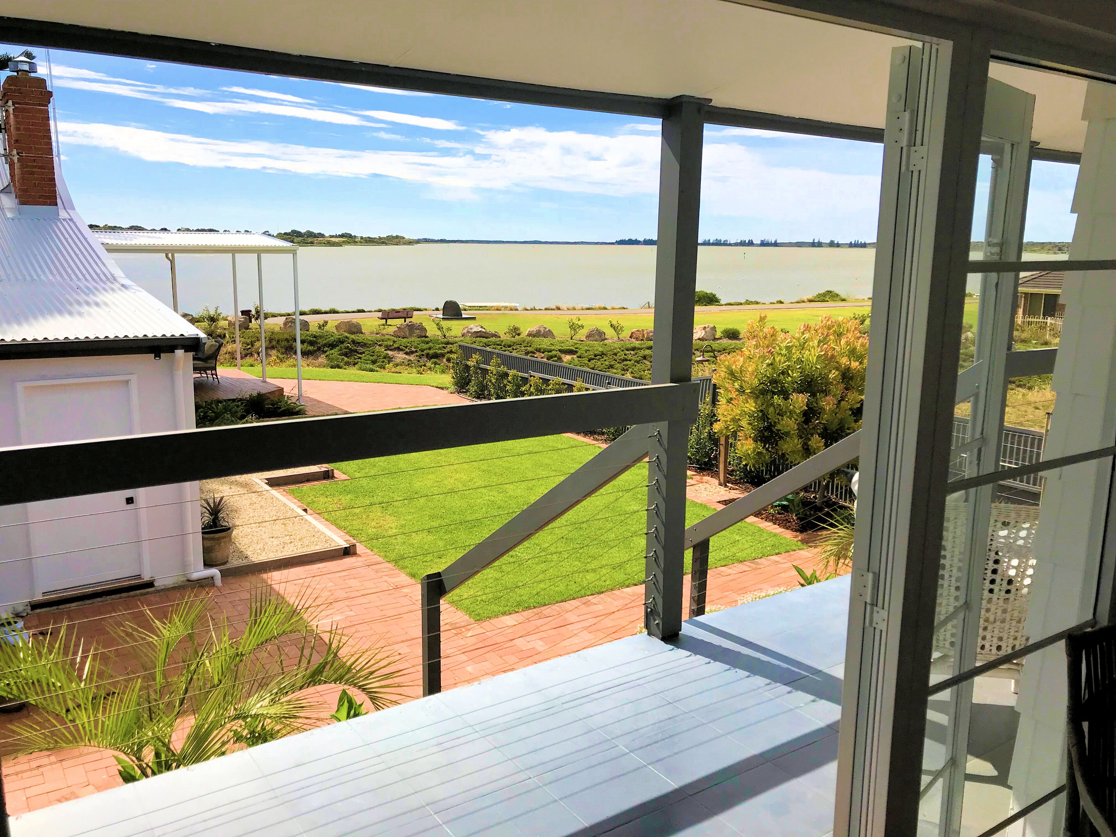 The Admiral Riverside Studio 2 - Waterfront Accommodation in the Goolwa Township — image 4