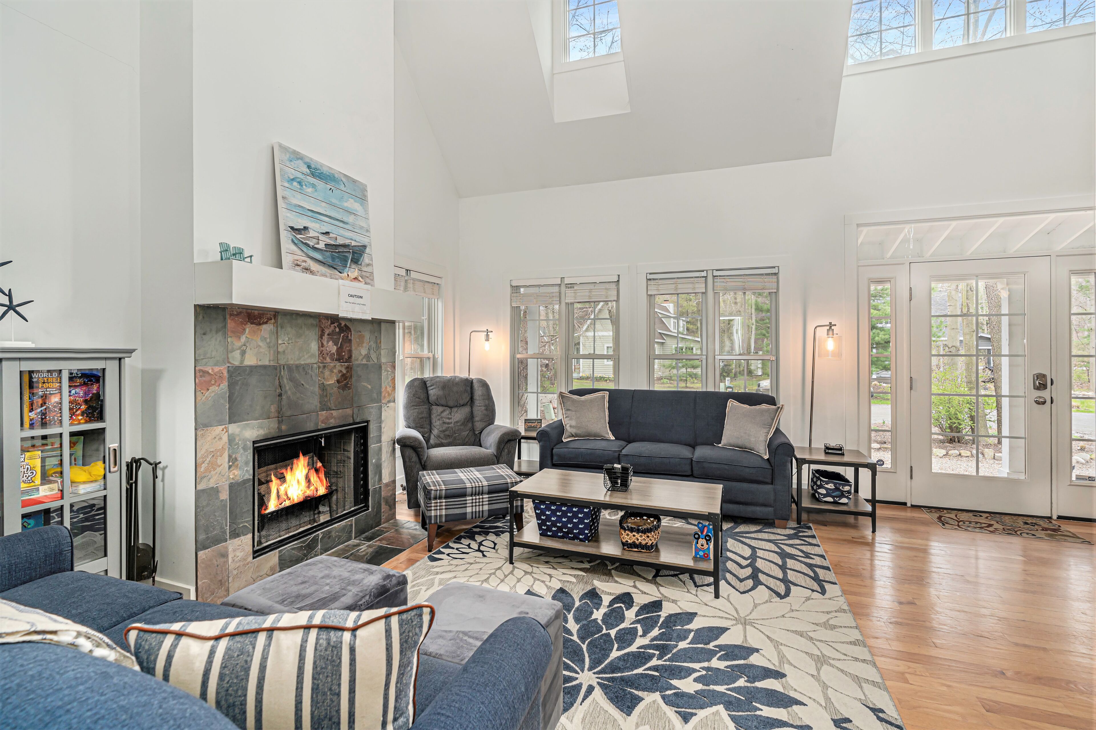 Gorgeous home with WiFi, ping-pong, pool, patio, and firepit