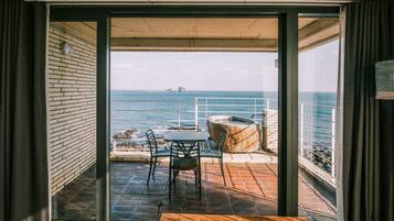 Down duvets, minibar, blackout curtains, free WiFi