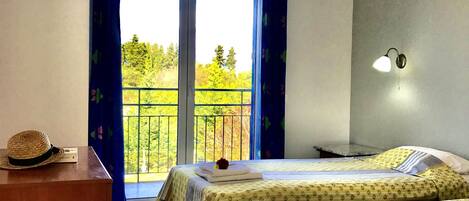 2 habitaciones, acceso a internet y ropa de cama