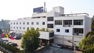 واجهة المنشأة