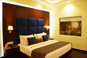 Executive Room | Desk, soundproofing, free WiFi, bed sheets - Asia One Earth (Jammu)