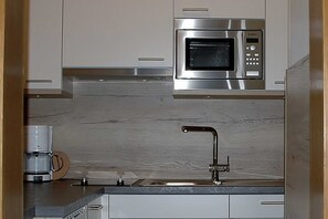 Kühlschrank, Mikrowelle, Geschirrspüler