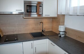 Kühlschrank, Mikrowelle, Geschirrspüler