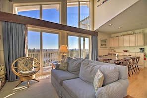 Fireplace, DVD player, stereo