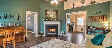 TV, fireplace