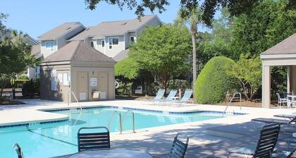 Roomy & Spacious Villa with Great Marsh Views! Community Pool! Amenity Cards!