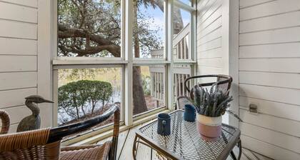 Roomy & Spacious Villa with Great Marsh Views! Community Pool! Lake House only