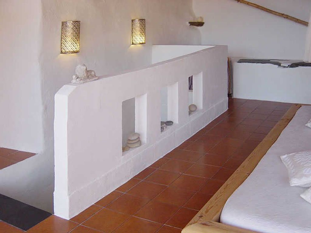 3 bedrooms, in-room safe, bed sheets