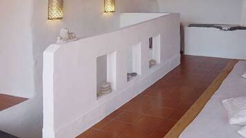 3 bedrooms, in-room safe, bed sheets