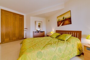 2 habitaciones, tabla de planchar con plancha y wifi gratis 