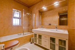 Bathtub, hair dryer, towels