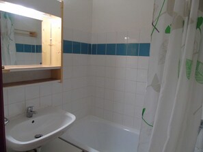 Bathroom - 4-room apartment in Valfréjus, near ski, balcony, 8 people (Valfréjus)