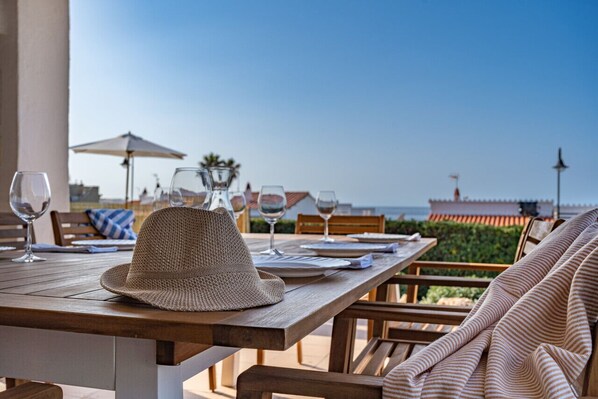 تناول الطعام بالخارج